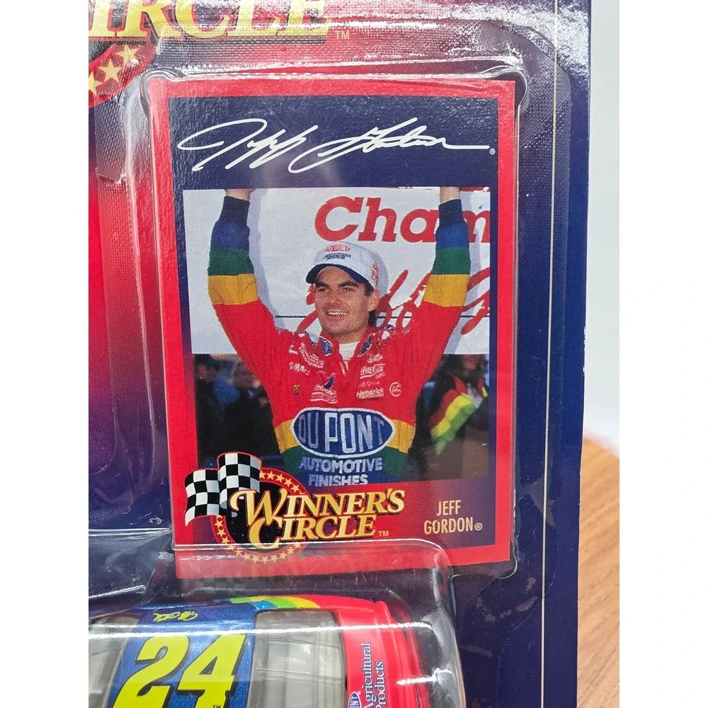Winner's Circle 1997 Jeff Gordon 24 DuPont 1/64 Diecast Stock Car Nascar